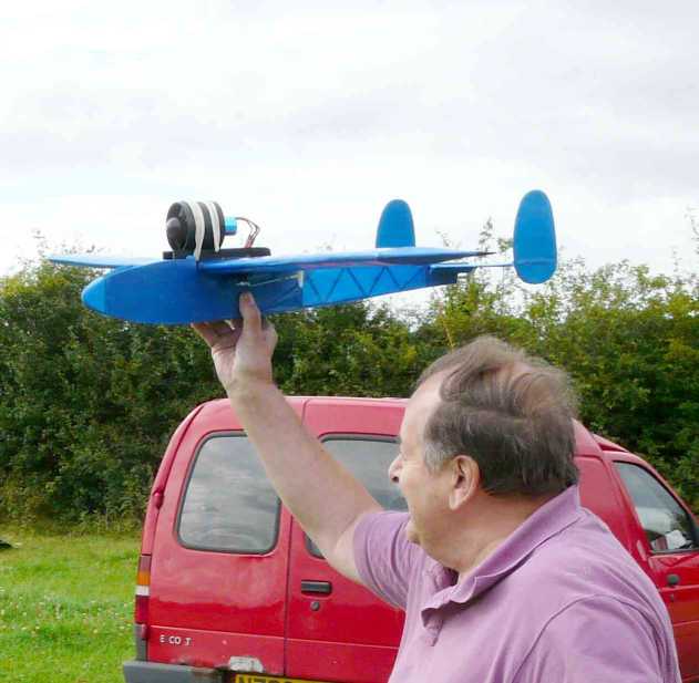 No... we dont hand launch from the car park!,<br> 
Len was posing for the camera.